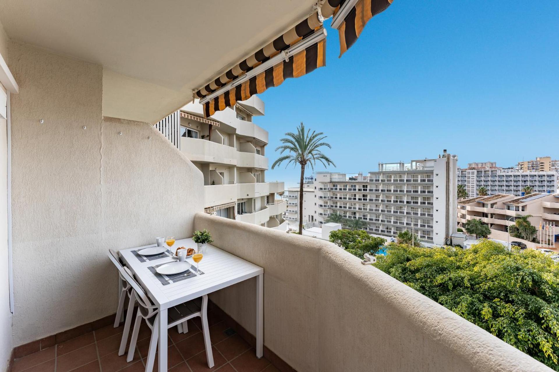Benalbeach Bliss Seafront Retreat With Balcony *